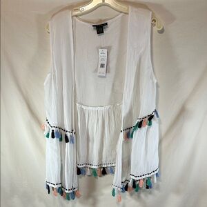 Madden Women’s White Tassel-Trim Sleeveless Top